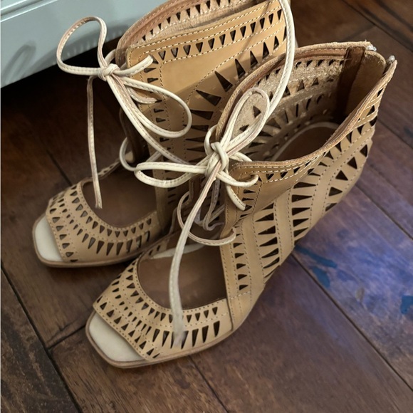 Jeffrey Campbell Rodillo Cutout Hi Wedge Peep Sandals Nude Size 9 - Picture 4 of 10